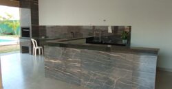 Apartamento à venda na Av. Osmane Barbosa