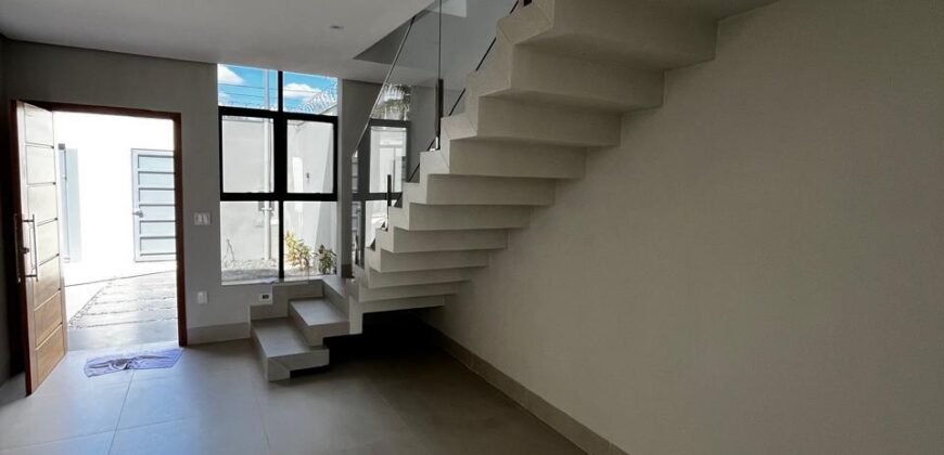 CASA À VENDA – Bairro Reserva Real